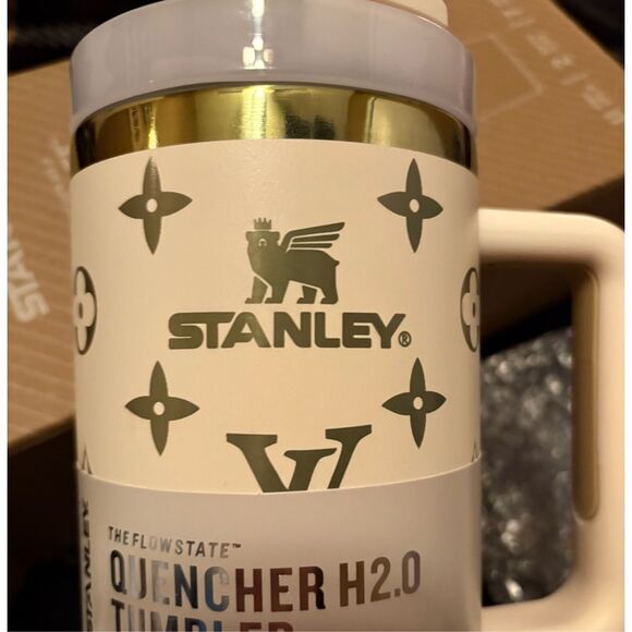 STANLEY -NWTIB Off-White Quencher H2O Flow State Tumbler/40 fl oz/Gradient Color - Picture 12 of 14